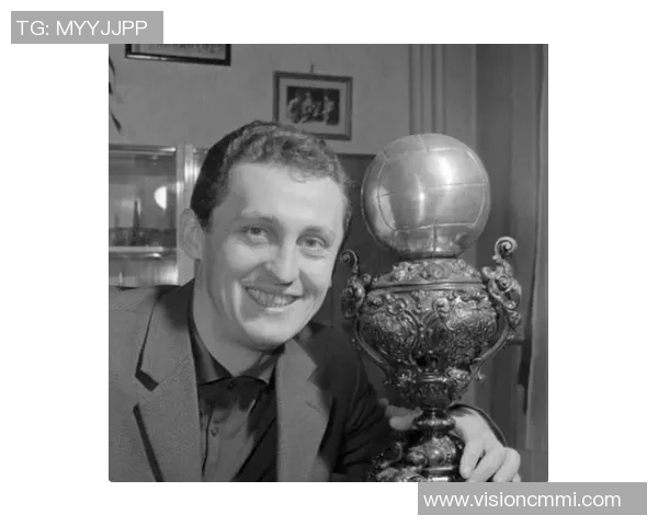 昔日苏联足球传奇球星摘得金球奖的辉煌时刻与背后故事